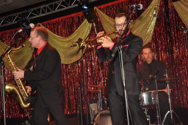 min 2010 11 13 fous swing 283